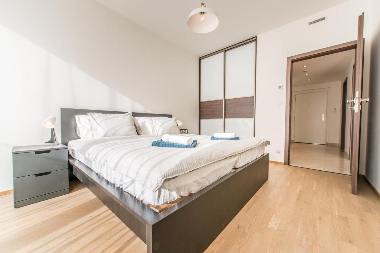 Mozart Central Apartments With Garage Praga Esterno foto