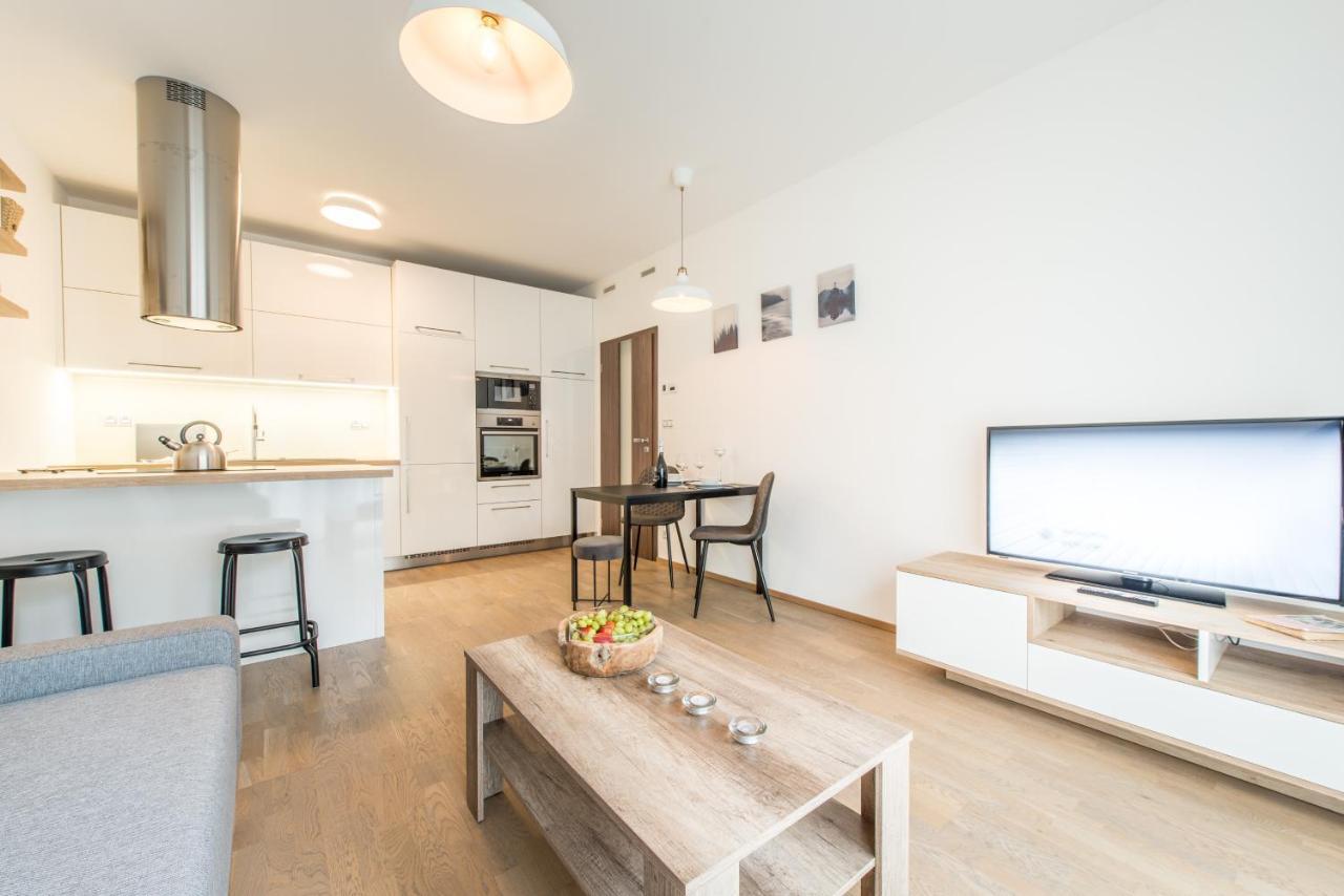 Mozart Central Apartments With Garage Praga Esterno foto
